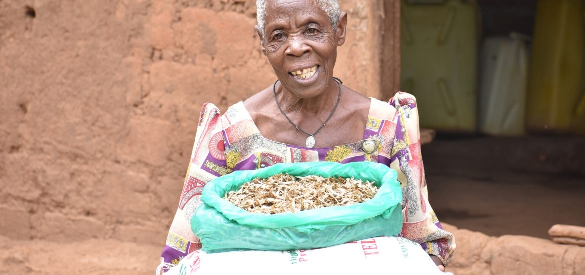 Veronica receiving food support